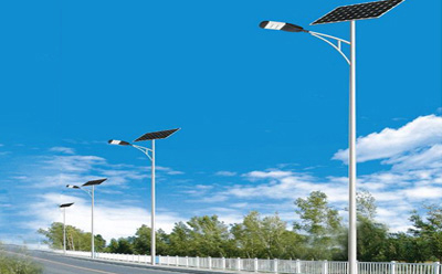 农村道路装白碱滩太阳能路灯选多大瓦数实测