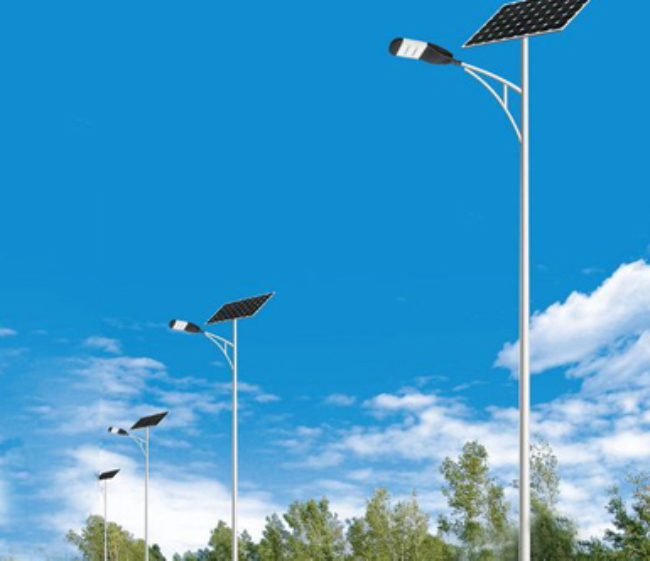 白碱滩太阳能路灯维护时，这些细节别忽略！